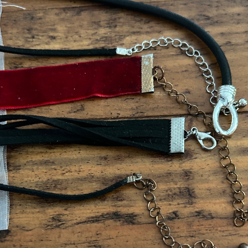 Vintage‎ 70’s Red Velvet Choker Necklace with Rose Pendant - Picture 2 of 6